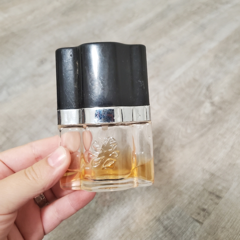 Oscar De La Renta Perfume